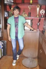 Vivek Oberoi Photoshoot at his Home in Mumbai on 20th Sept 2013 (7).JPG